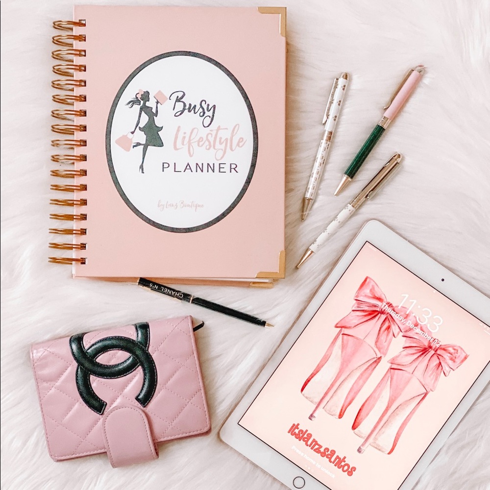 Undated Pink Planner - Picture 2 of 10
